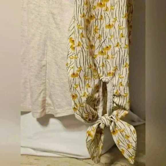 Betsey's Boutique Shop Womens Tan Baseball Tee Shirt w/Long Floral Sleeves NWT S - Picture 4 of 10